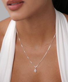 Colar delicado com pingente de gota